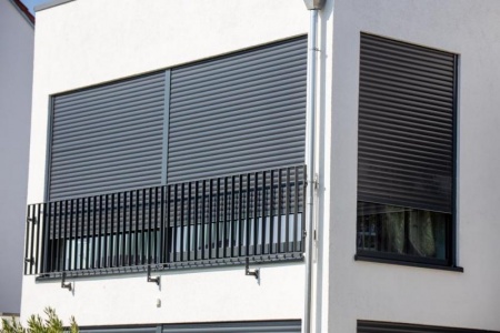 Motorisation des volets : quels b&eacute;n&eacute;fices pour votre confort ?